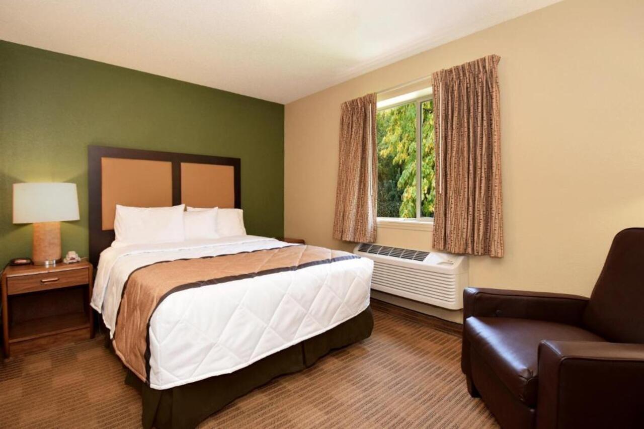 Extended Stay America Suites - Raleigh - Cary - Harrison Ave מראה חיצוני תמונה