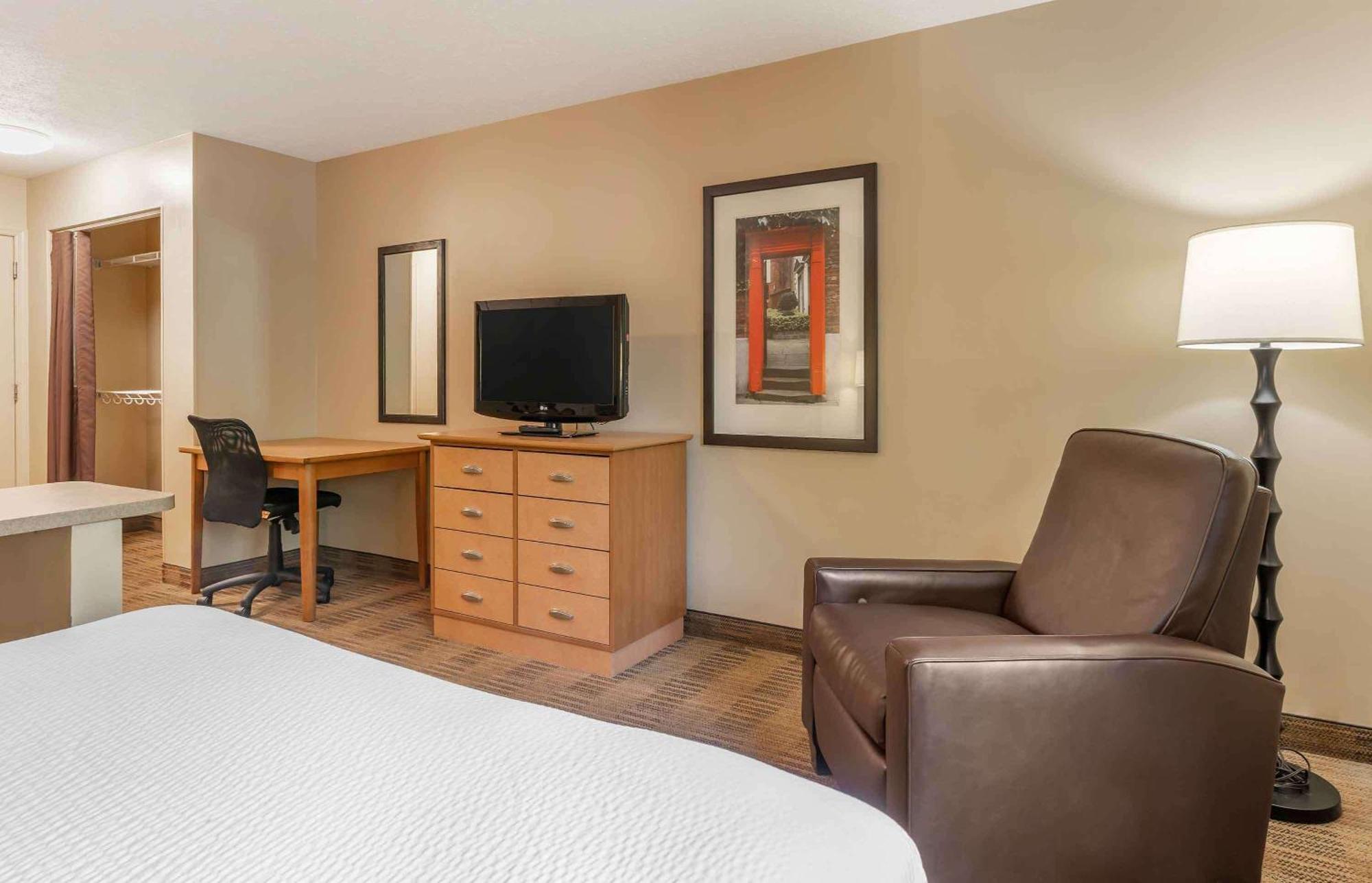 Extended Stay America Suites - Raleigh - Cary - Harrison Ave מראה חיצוני תמונה