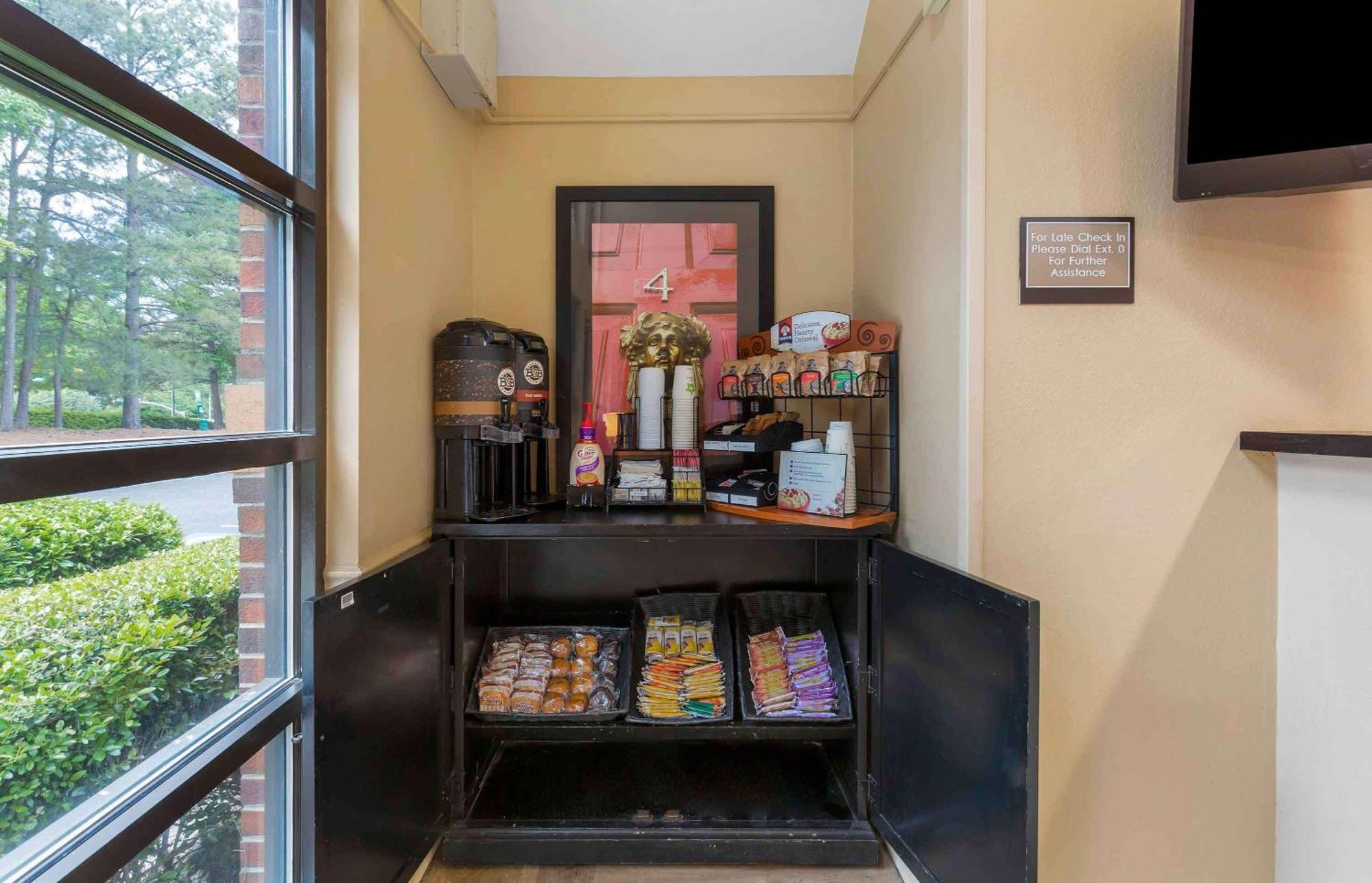 Extended Stay America Suites - Raleigh - Cary - Harrison Ave מראה חיצוני תמונה