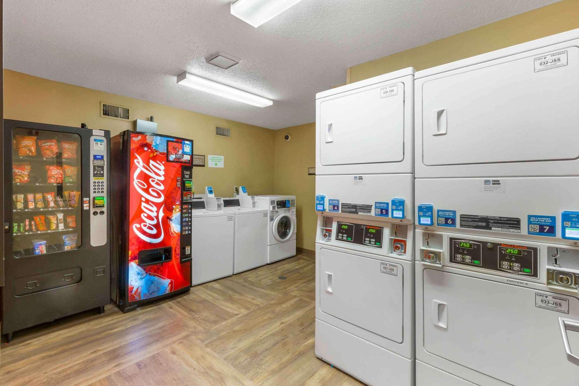 Extended Stay America Suites - Raleigh - Cary - Harrison Ave מראה חיצוני תמונה