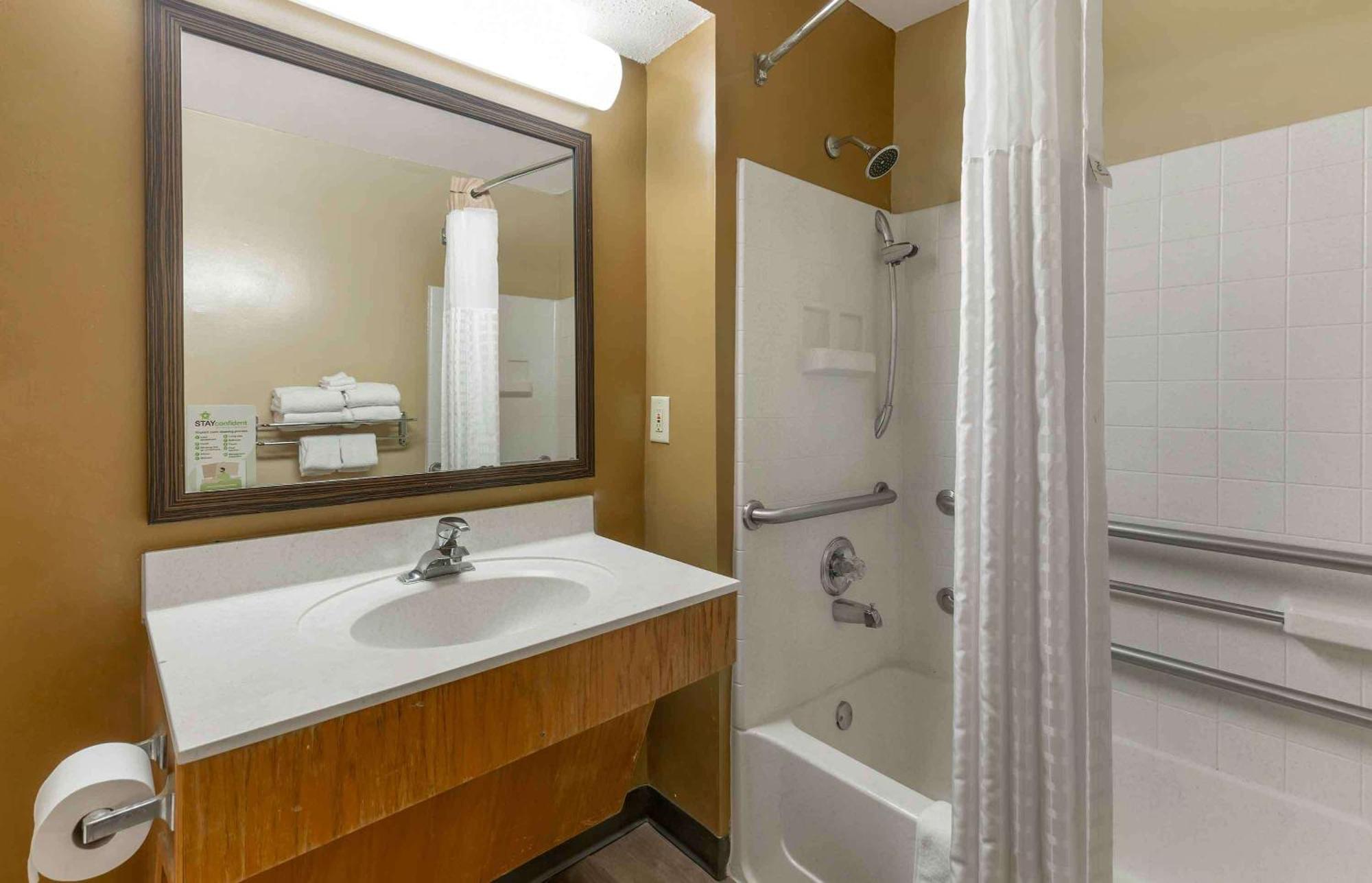 Extended Stay America Suites - Raleigh - Cary - Harrison Ave מראה חיצוני תמונה