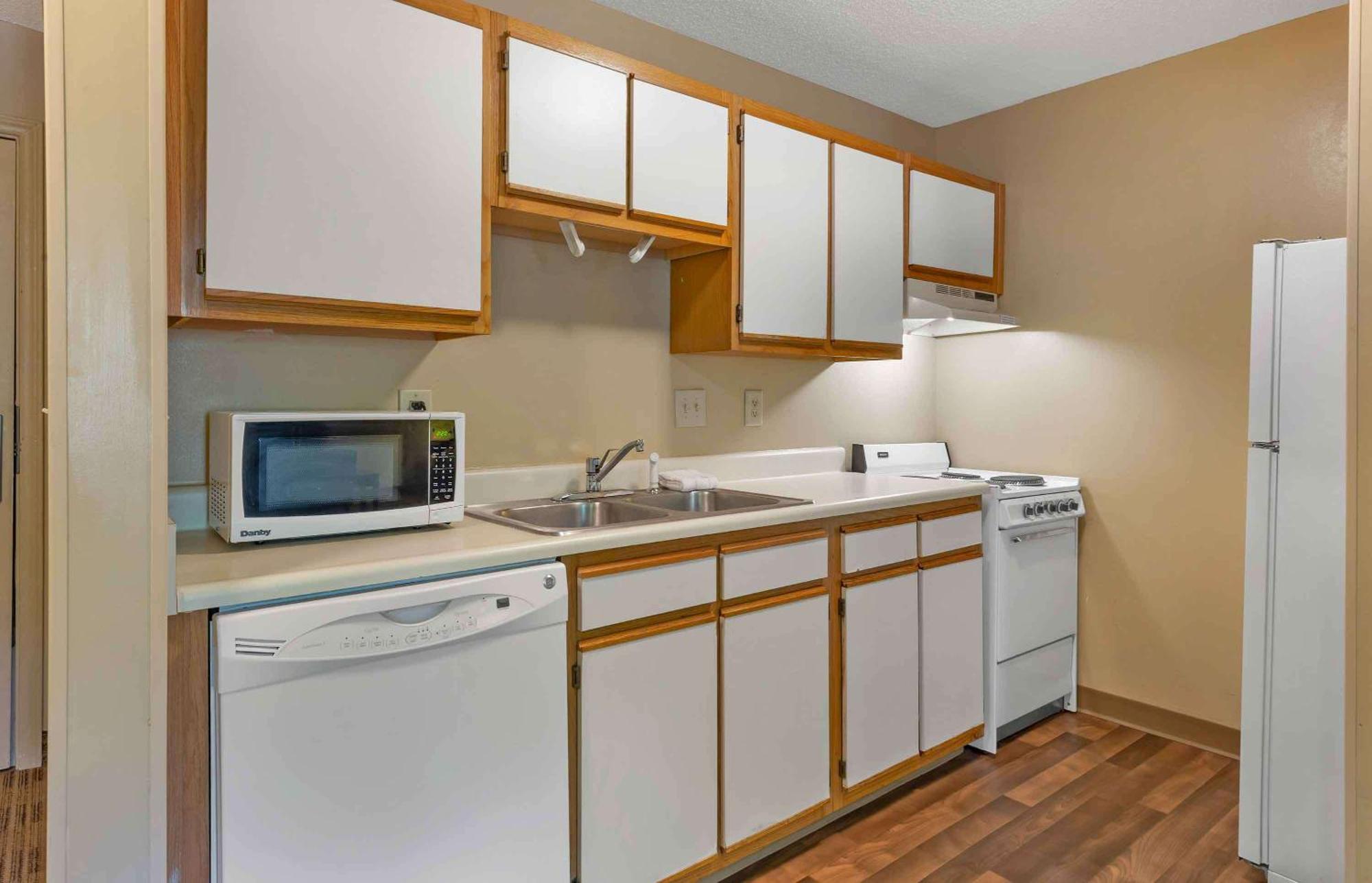 Extended Stay America Suites - Raleigh - Cary - Harrison Ave מראה חיצוני תמונה