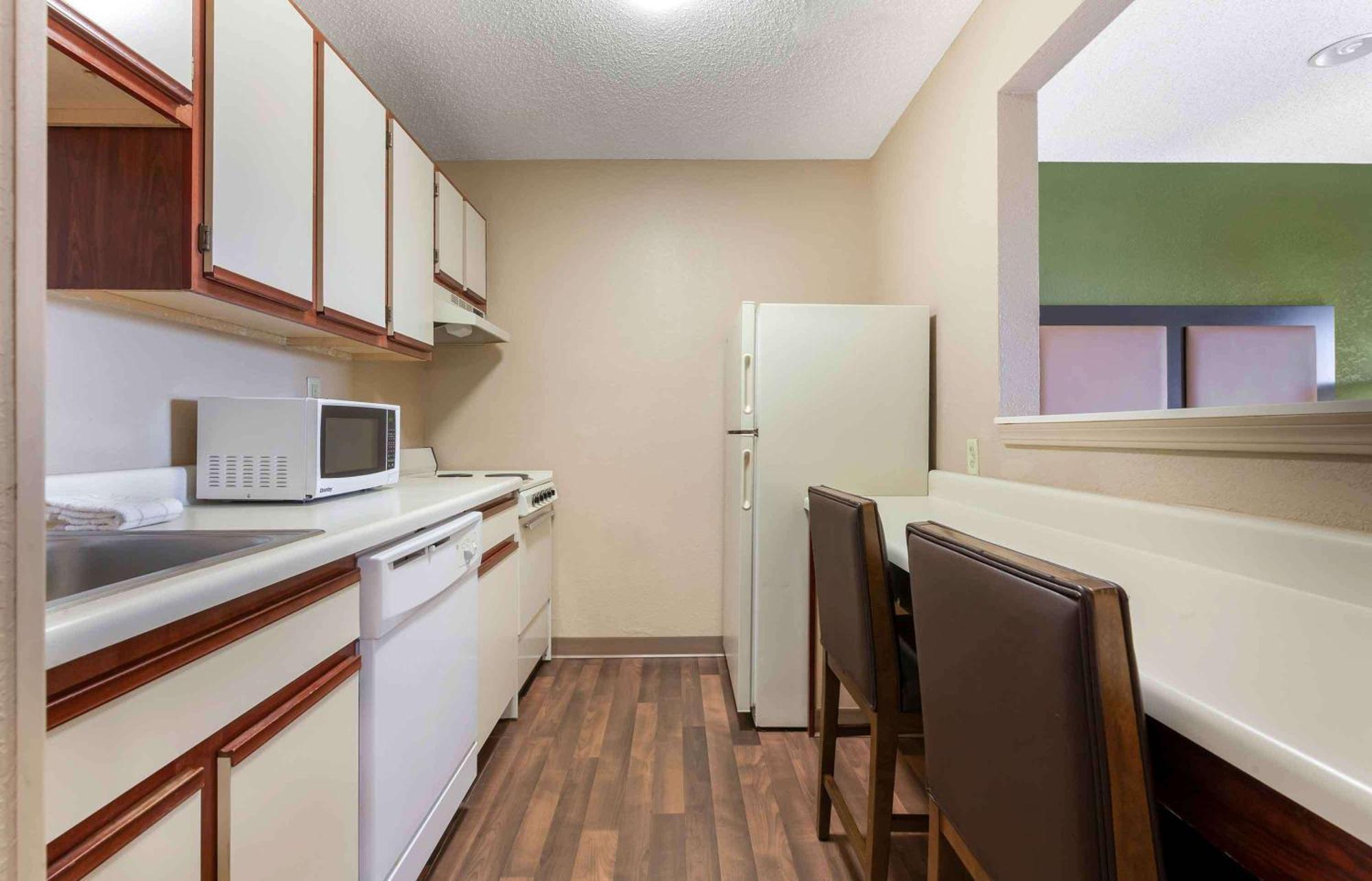 Extended Stay America Suites - Raleigh - Cary - Harrison Ave מראה חיצוני תמונה