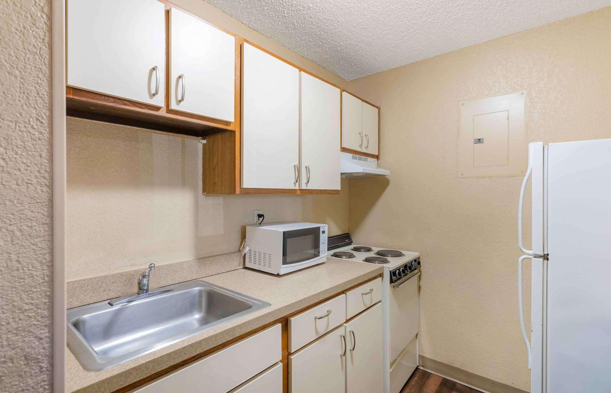 Extended Stay America Suites - Raleigh - Cary - Harrison Ave מראה חיצוני תמונה